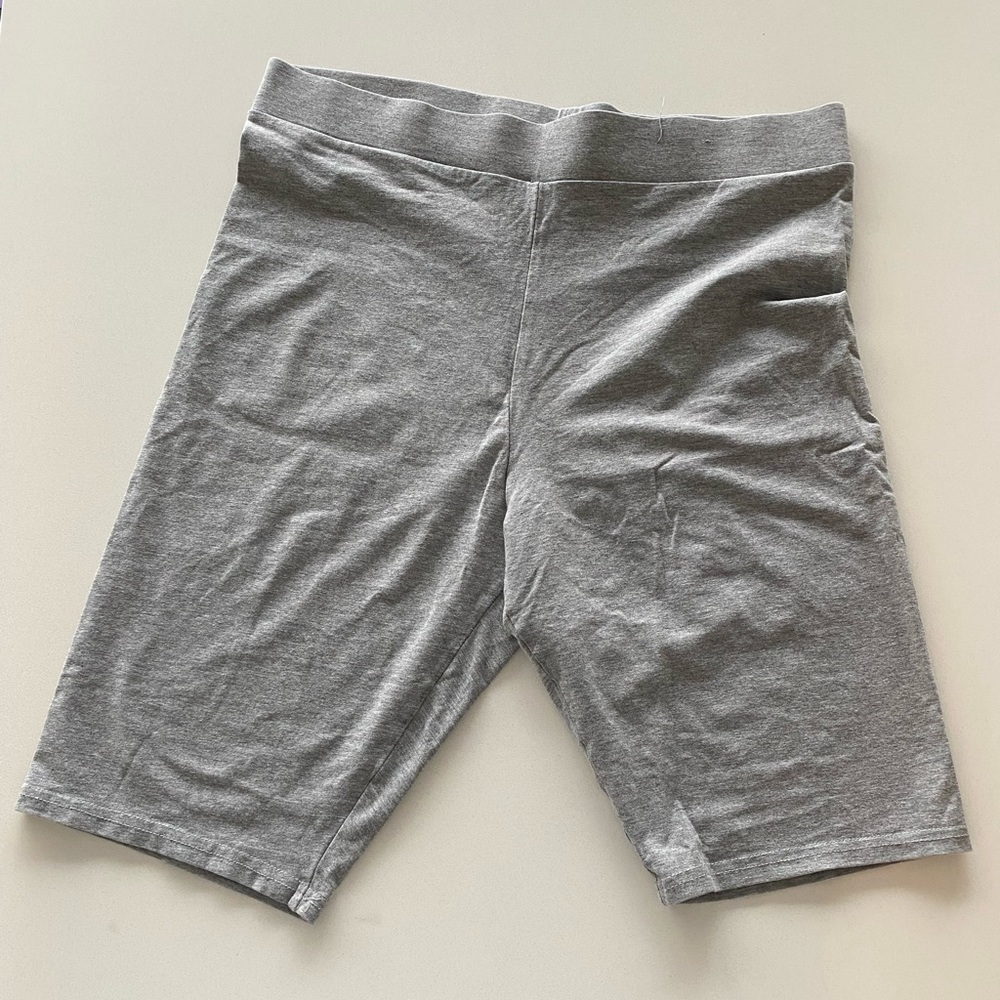 🎁 2 FOR 10$🎁 H&M high waisted grey bike shorts